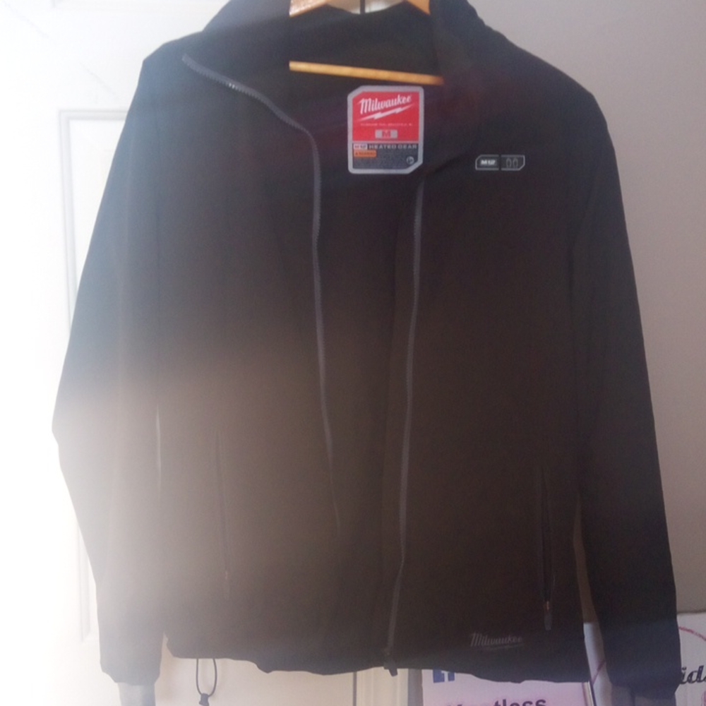 Milwaukee Tool women's heated jacket med.with charger and battery